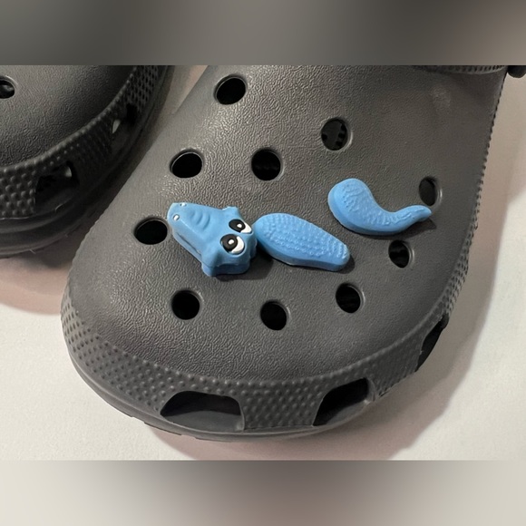 CROCS Classic Grey Sandals With Alligator Charms Mens Sz 5 Women Sz 7 - Picture 8 of 11